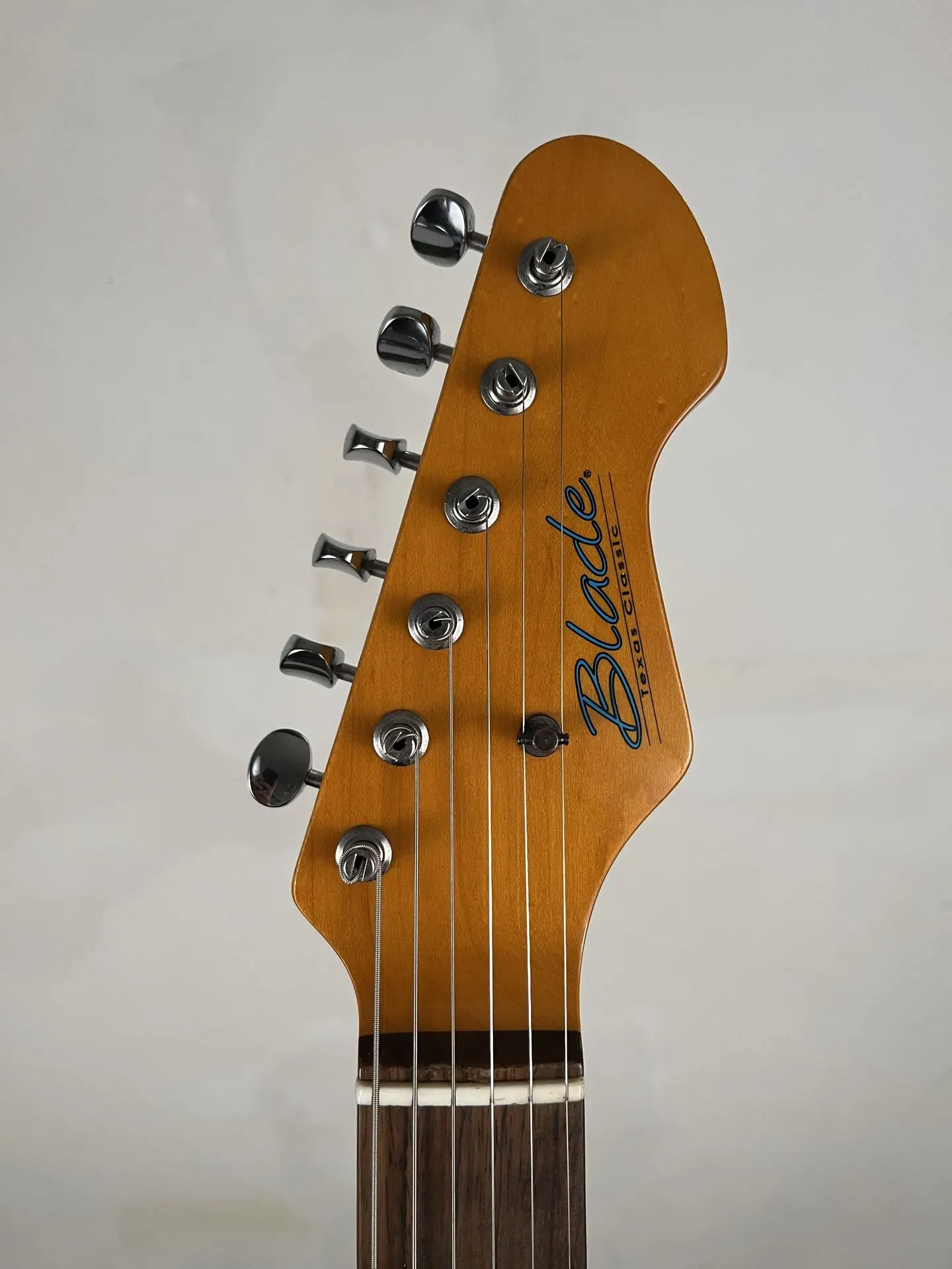 https://www.thestring.nl/web/image/product.image/1415/image_1920/