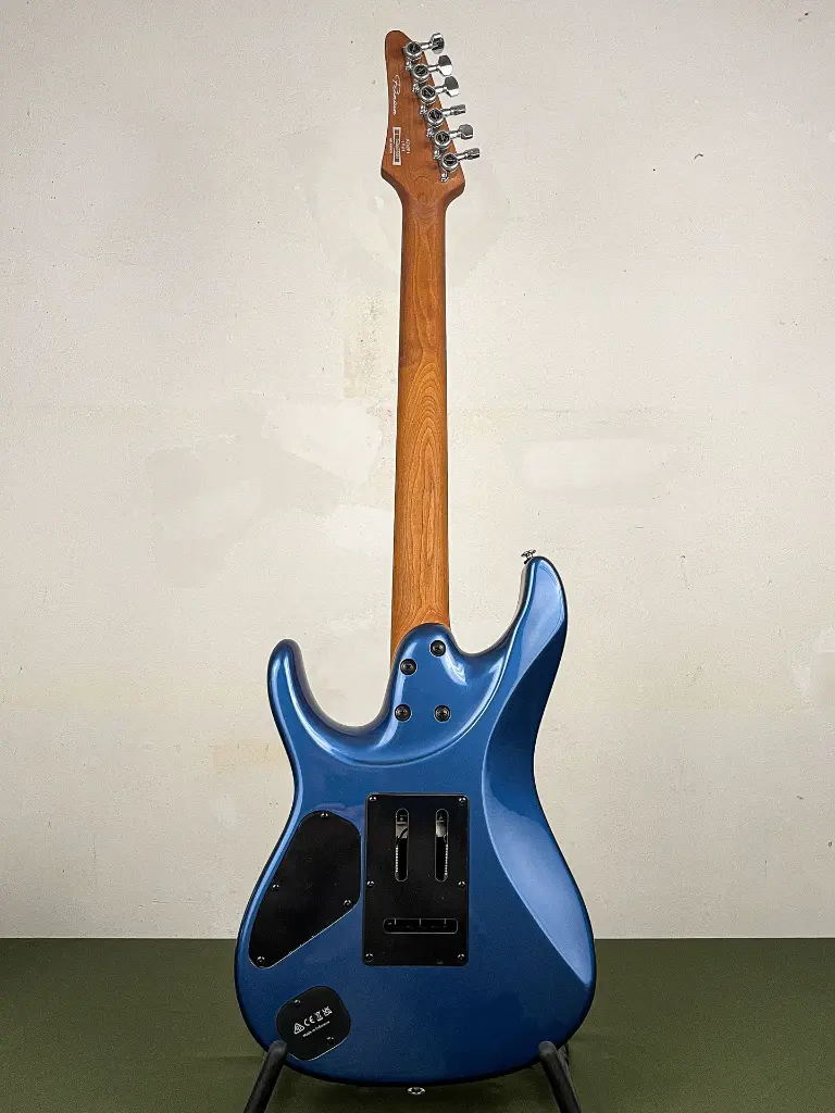 ibanezzzzzz-3.webp