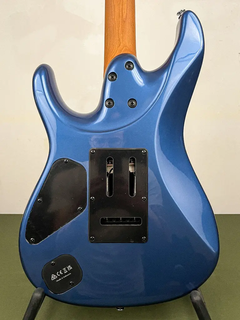 ibanezzzzzz-4.webp