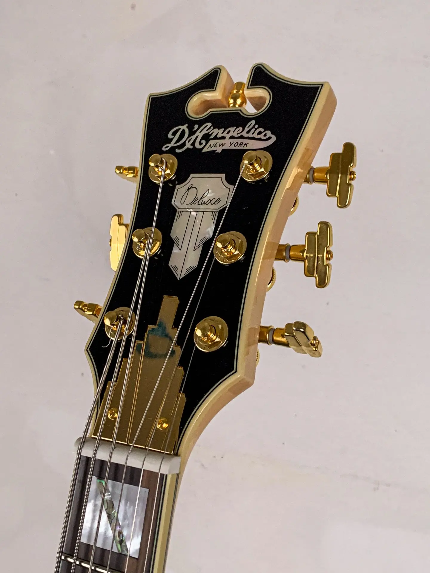 https://www.thestring.nl/web/image/product.image/1930/image_1920/