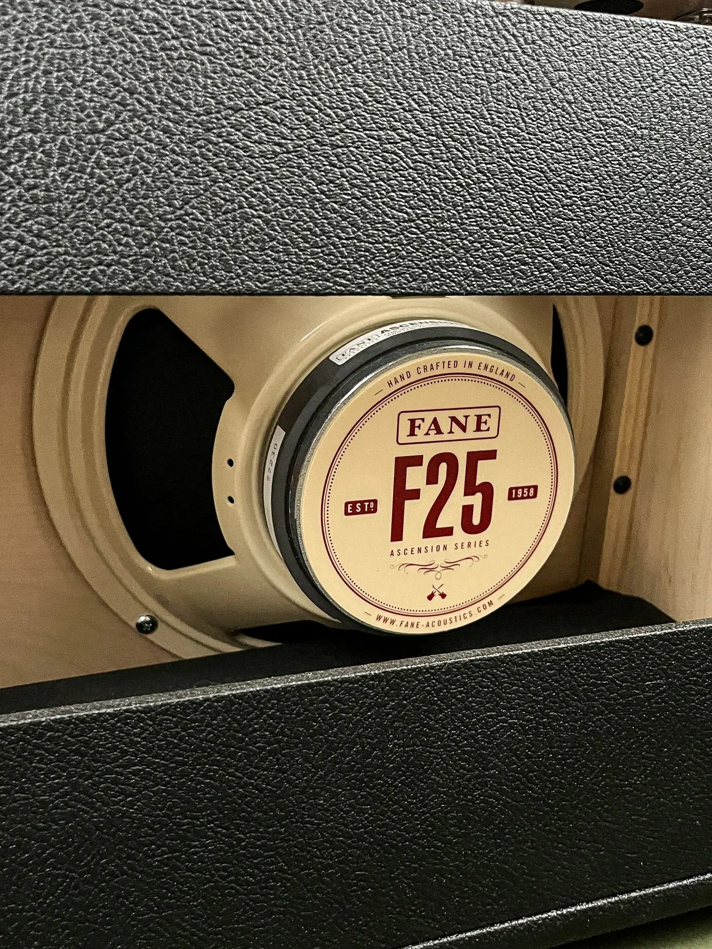 https://www.thestring.nl/web/image/product.image/2091/image_1920/
