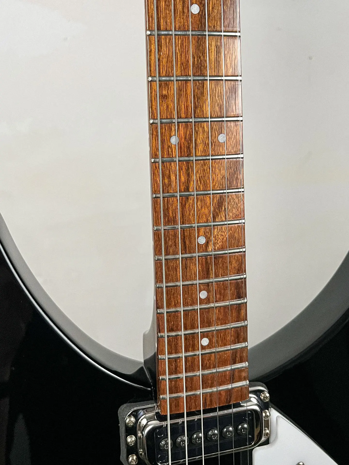 https://www.thestring.nl/web/image/product.image/2208/image_1920/