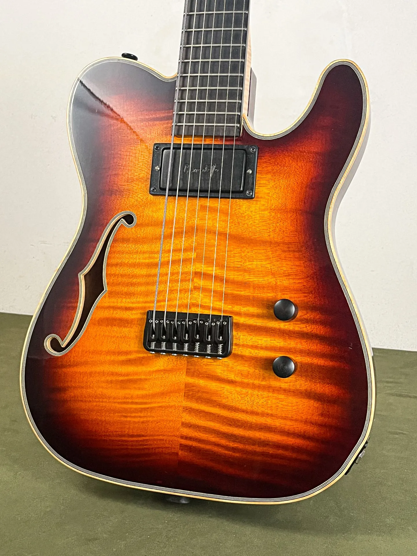 https://www.thestring.nl/web/image/product.image/5045/image_1920/