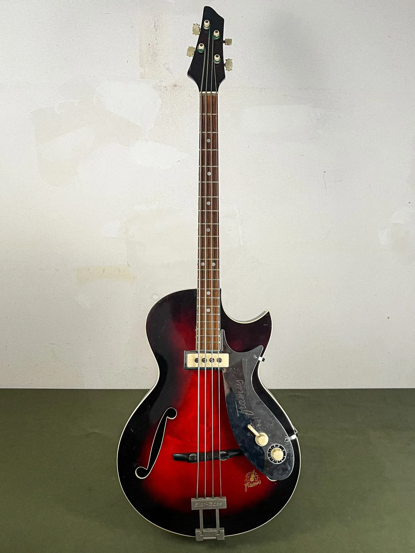 https://www.thestring.nl/web/image/product.image/5057/image_1920/