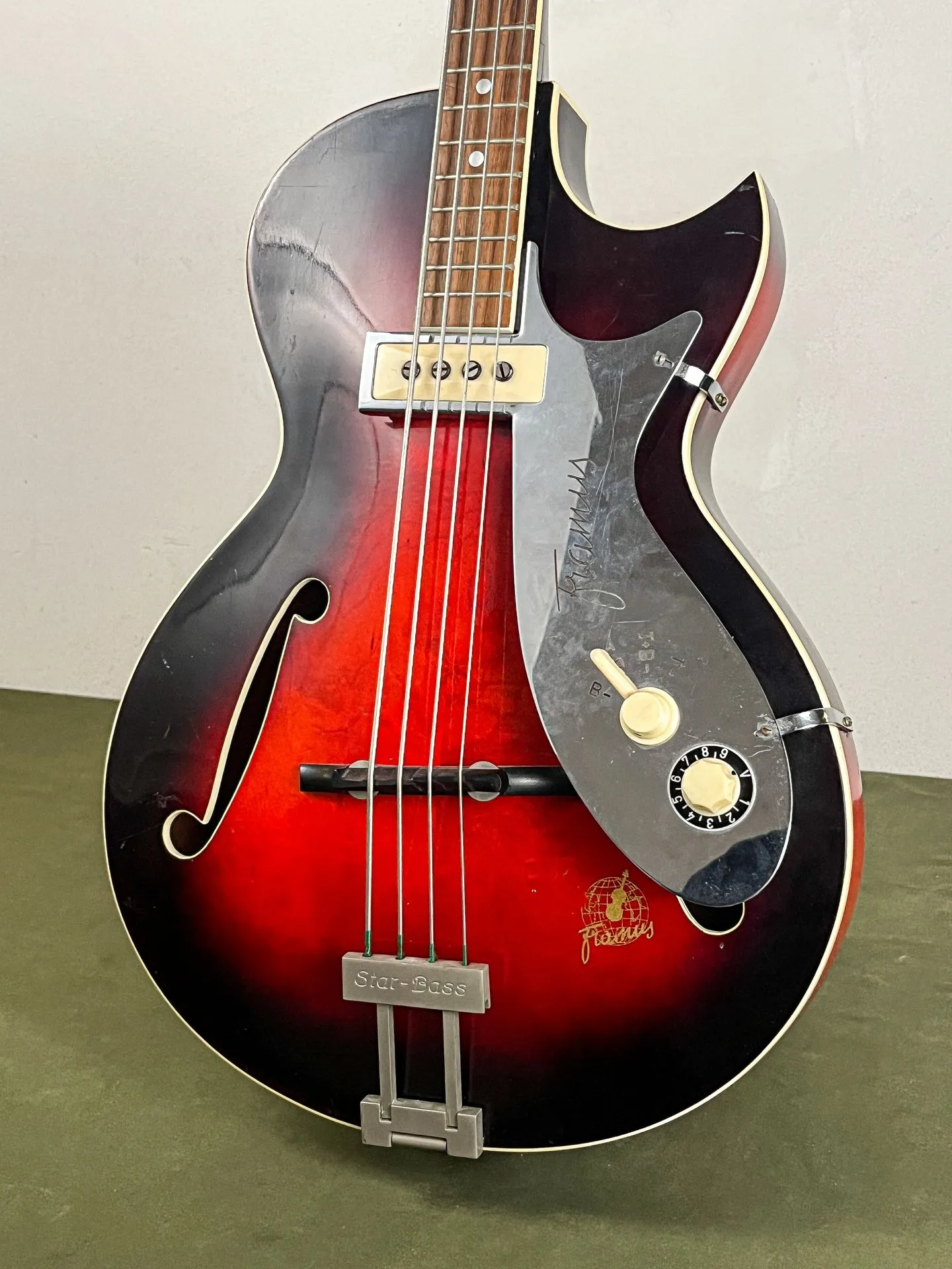 https://www.thestring.nl/web/image/product.image/5058/image_1920/