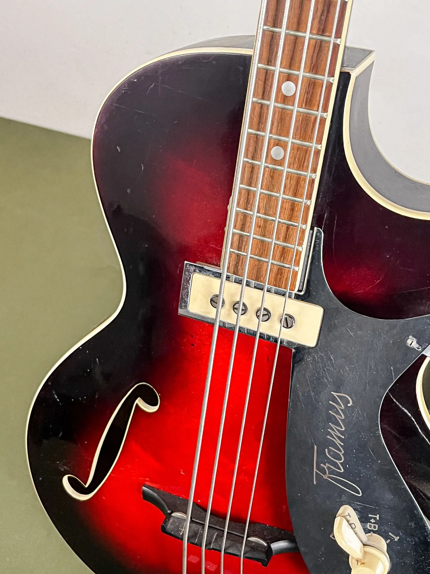 https://www.thestring.nl/web/image/product.image/5059/image_1920/