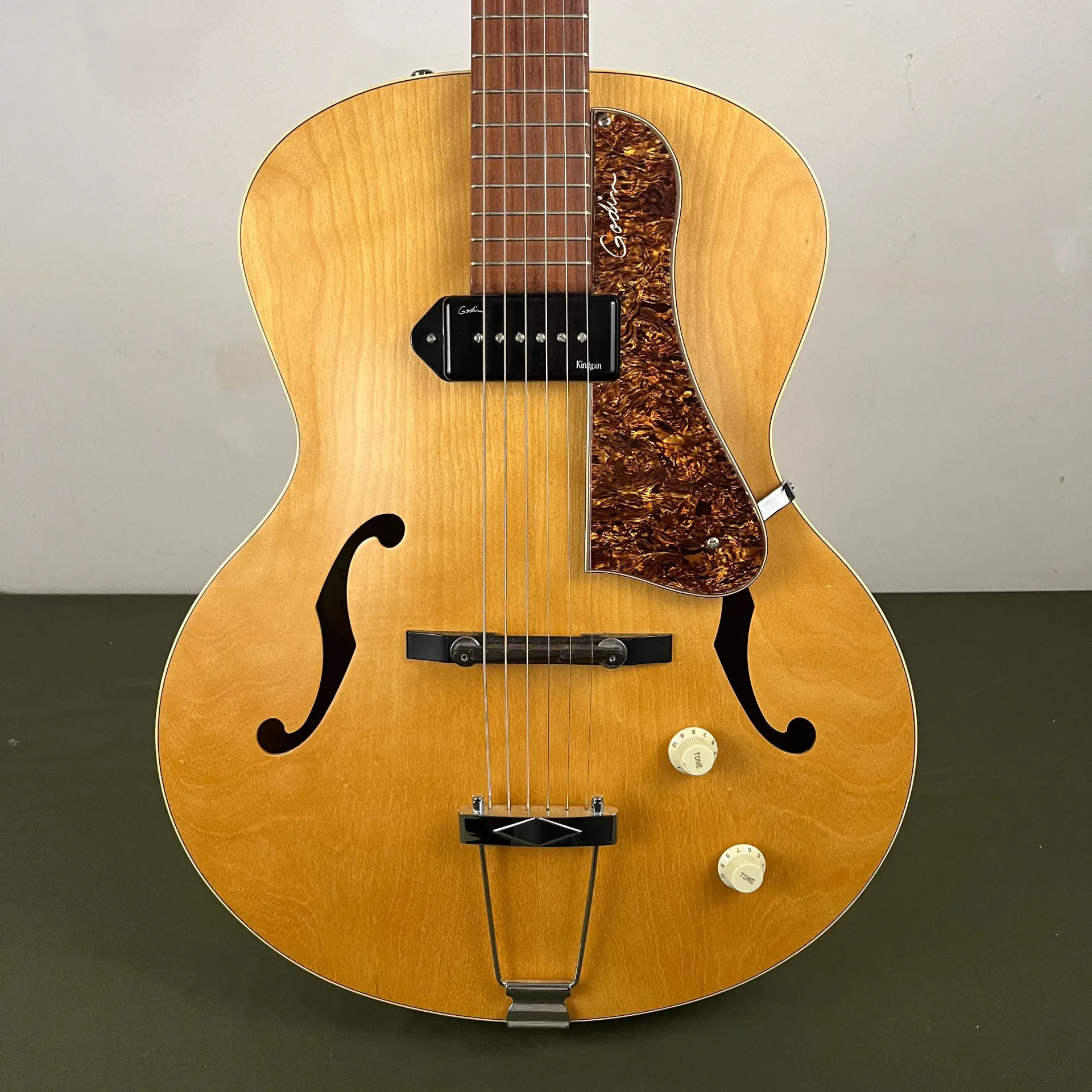 Godin 5th Avenue Kingpin Natural Used