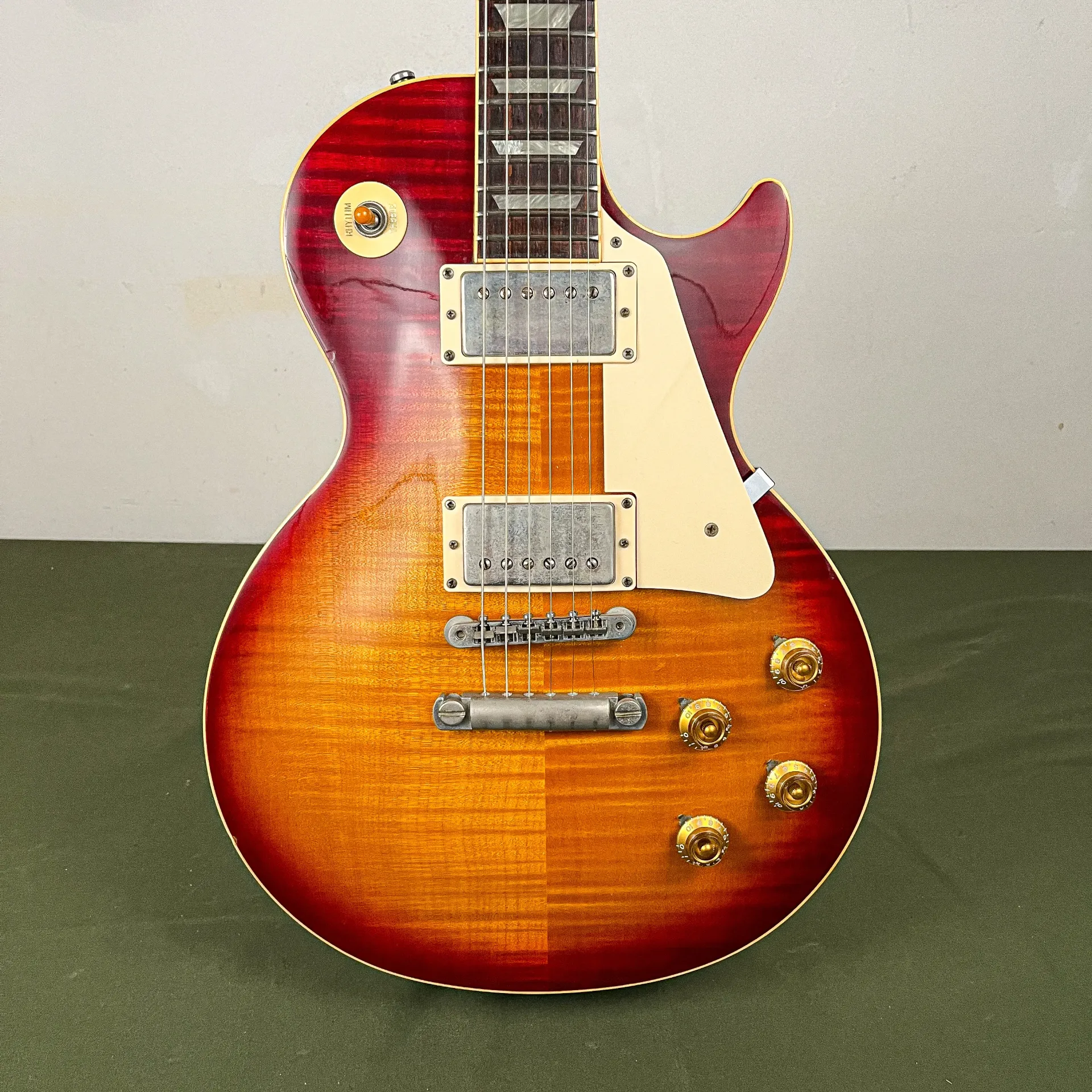 Gibson Les Paul Classic Premium Plus Heritage Cherry Sunburst Vintage T-Tops 1992