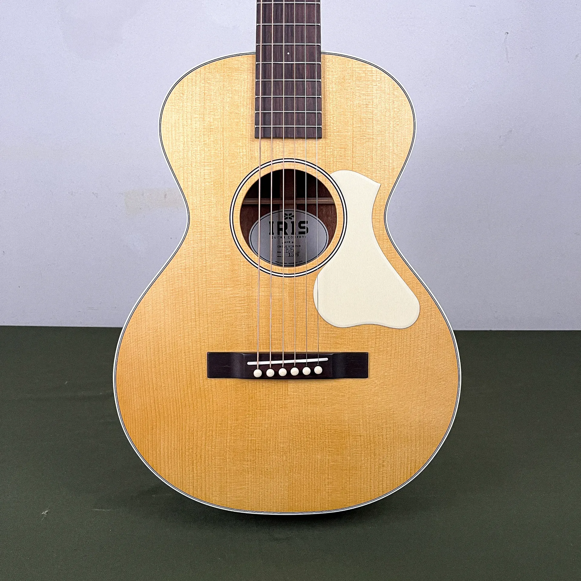Iris Guitars BB Natural Mahogany