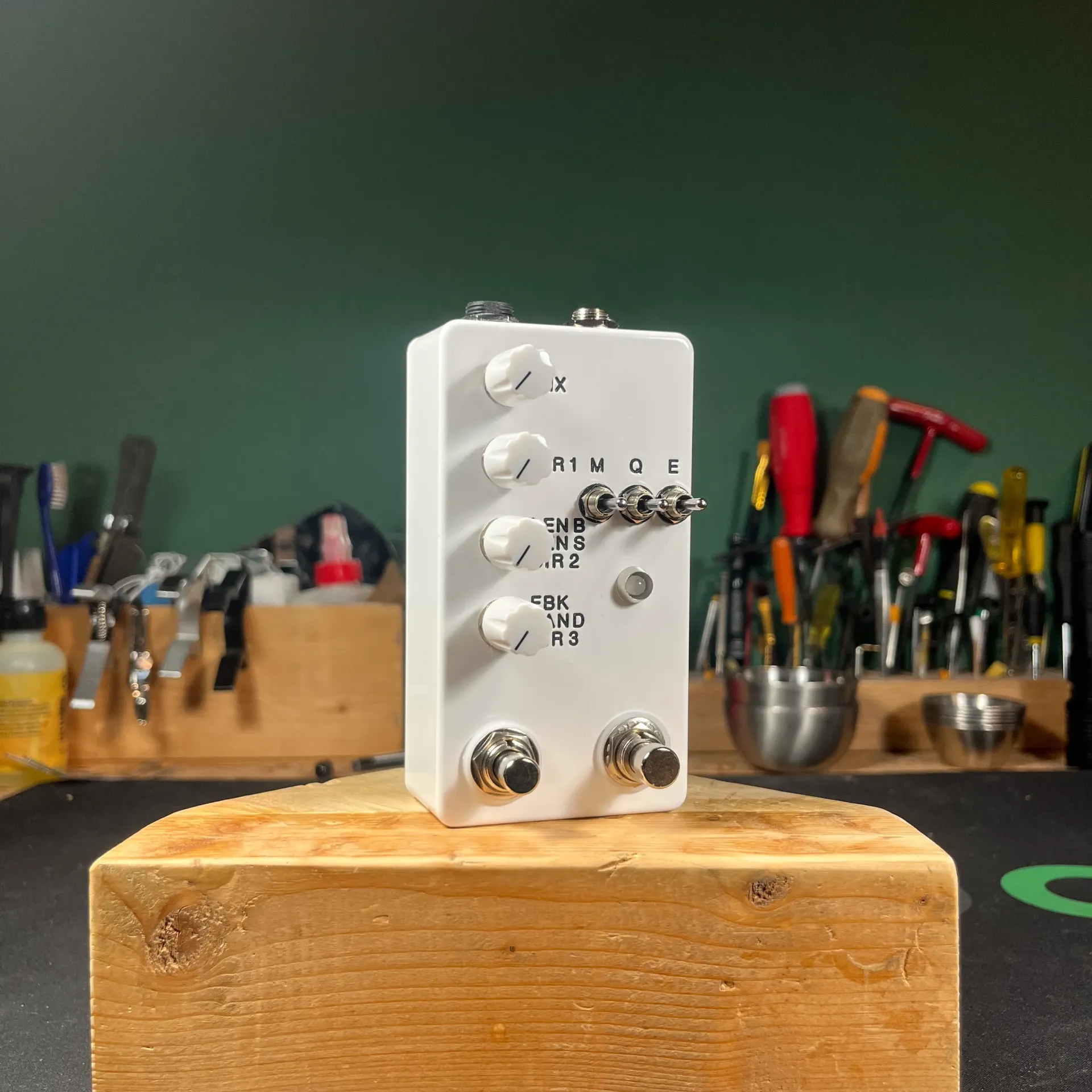 mtl.asm Count to 5 White Delay/Sampler
