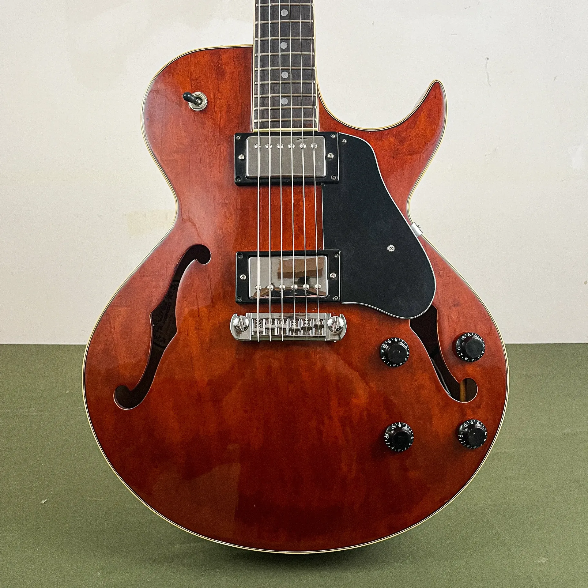 Hondo HDS 947WA Semi Hollow 1982