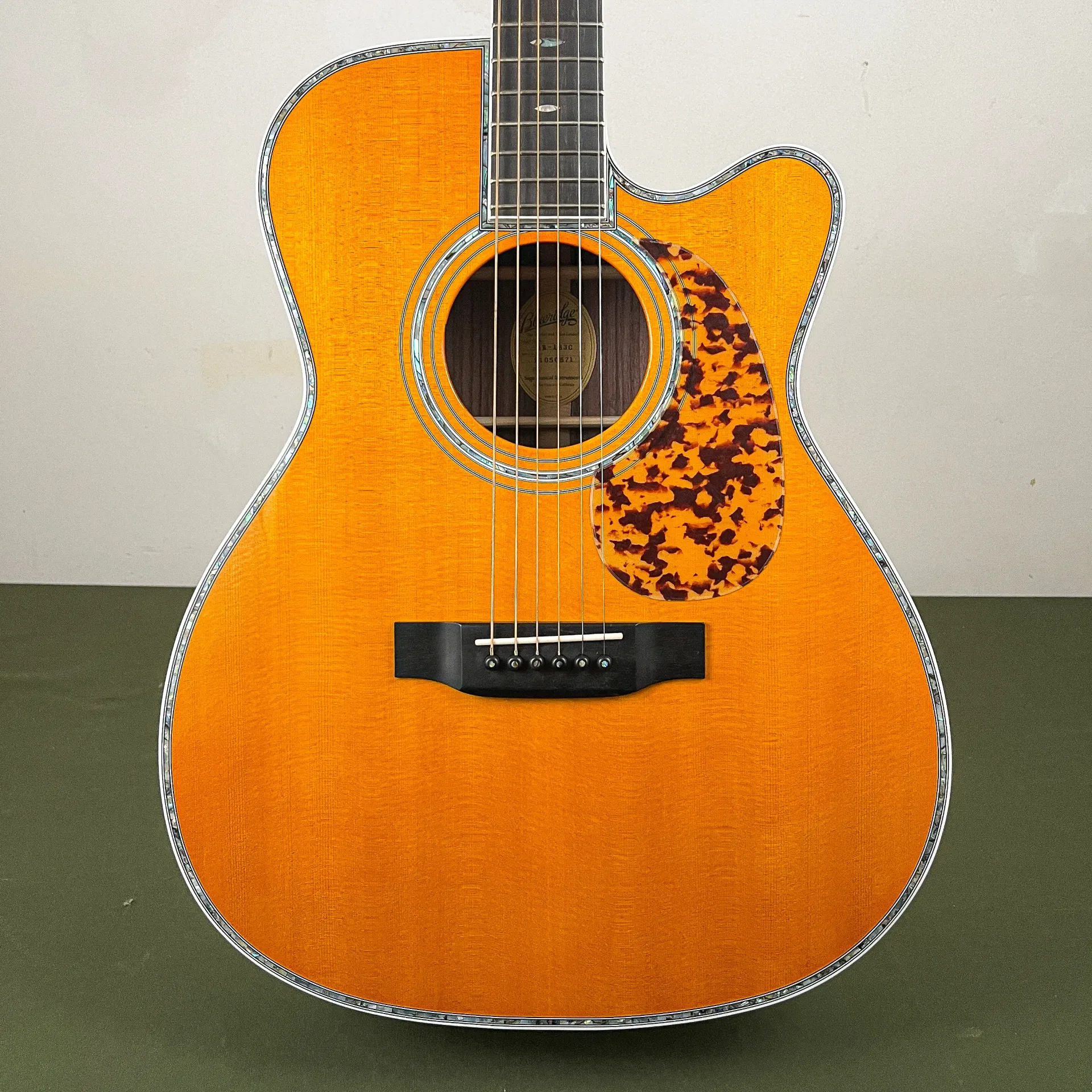 Blueridge BR183C Orchestra Model Cutaway