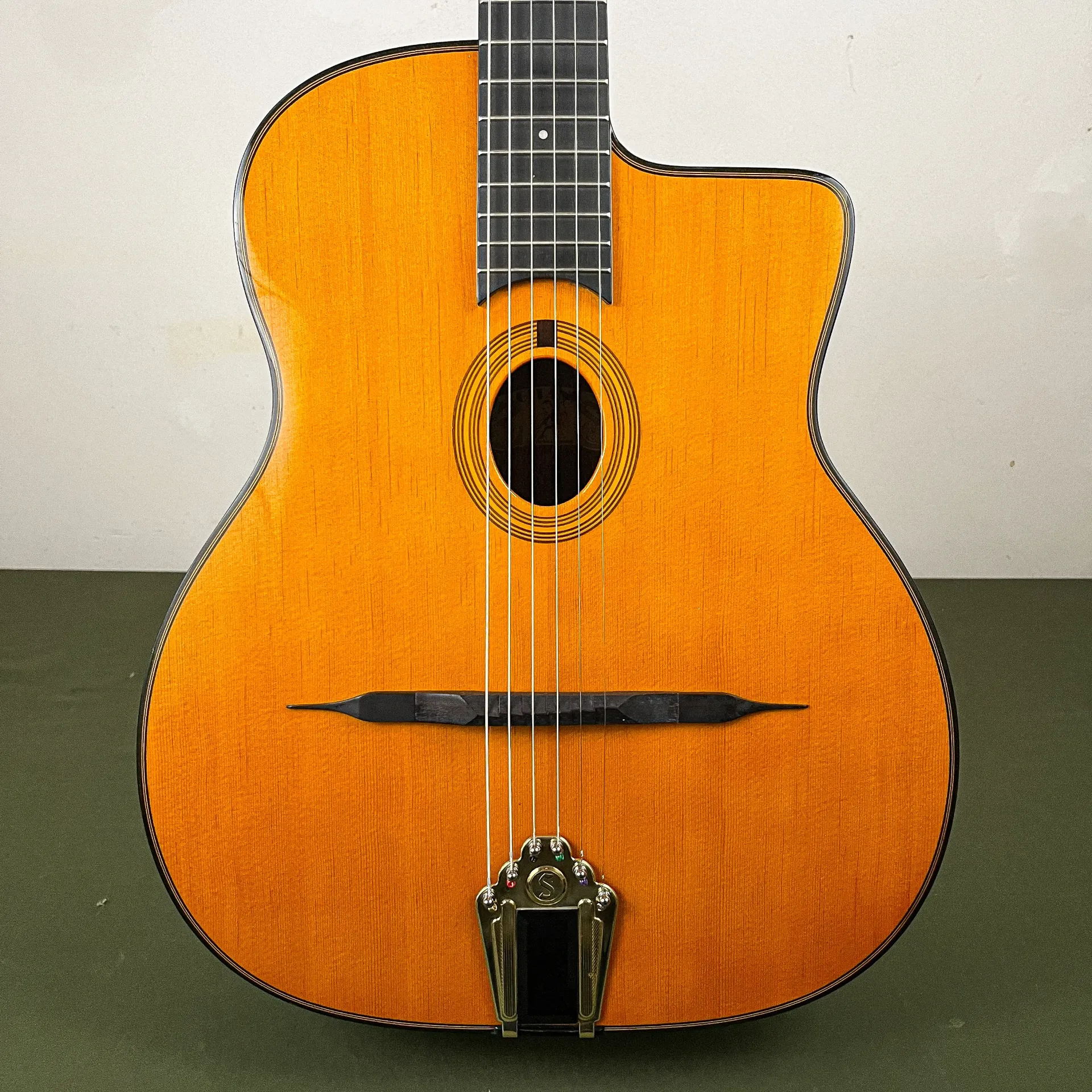 Gitane DG255 Gypsy Jazz